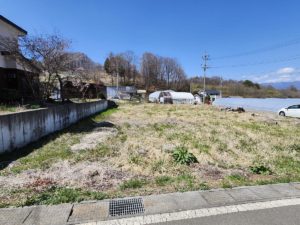 南東側より北西方向。