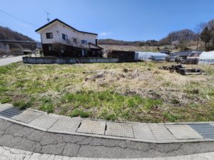 北東側より敷地全景。周囲に大きな建物も無く、南からの陽当たりも良好です！