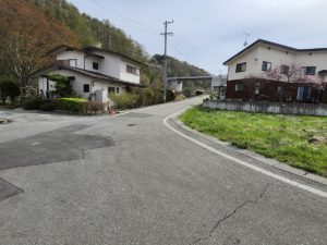 南東側接道　北東側より南西方向。