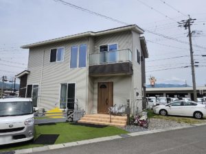 南東方向より建物。