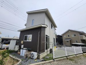 南西方向より建物。室内には各部屋に床暖房が完備されていて、冬の寒さにも安心設計です。
