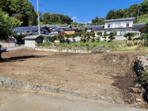 南東側より北方向。