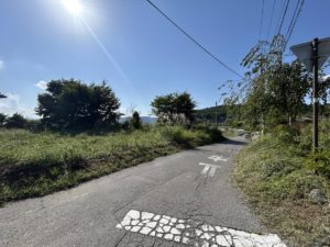 北側接道　東側より西方向。