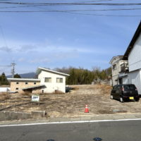 南側より土地全景。見晴らしも良く駅近の立地に、夢を描ける広々な売地が出ました！